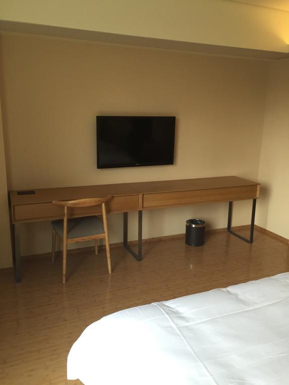 Ji Hotel Jinan Quancheng Square Экстерьер фото
