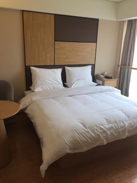 Ji Hotel Jinan Quancheng Square Номер фото